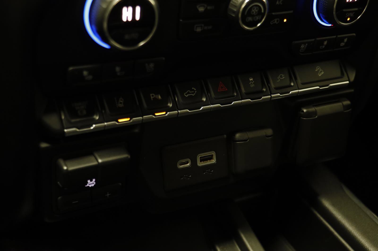 Used 2020 Chevrolet Silverado 3500 LTZ w/ LTZ Plus Package image 15