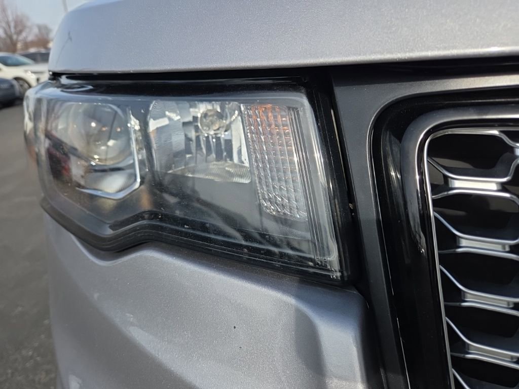 Used 2019 Jeep Grand Cherokee Altitude image 13