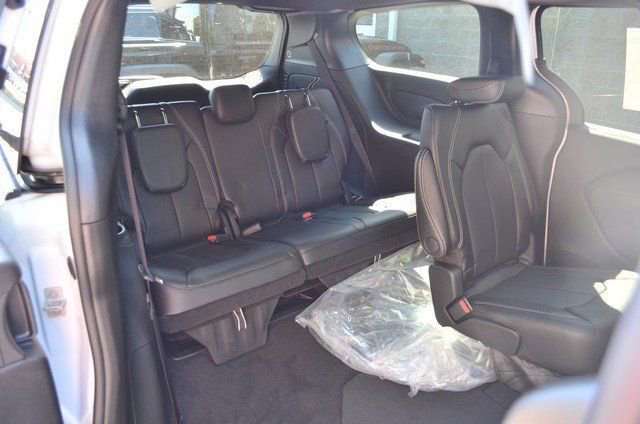 New 2026 Chrysler Pacifica Select image 36