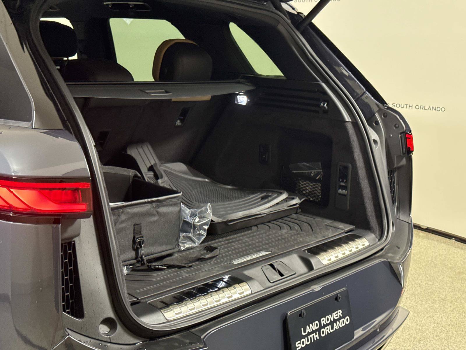 New 2026 Land Rover Range Rover Sport Dynamic SE AWD/4WD image 12