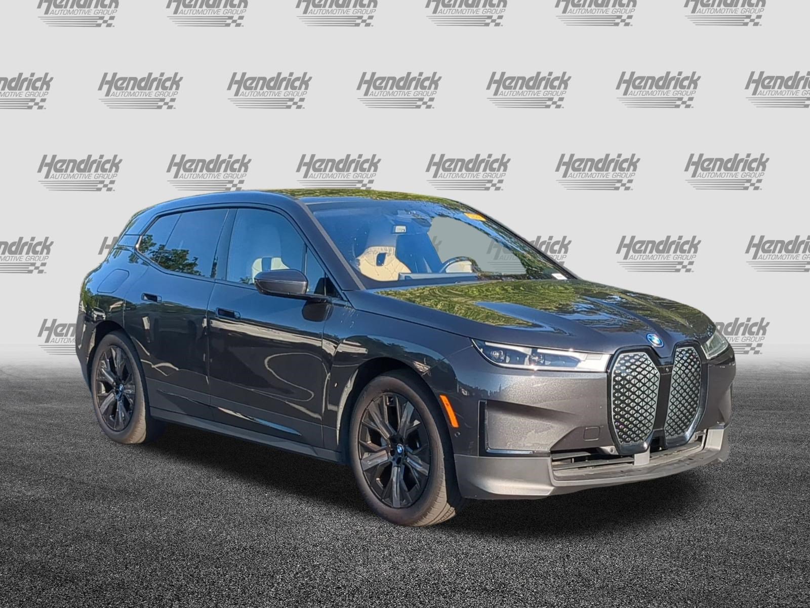 Used 2025 BMW iX xDrive50 w/ Premium Package AWD/4WD image 2