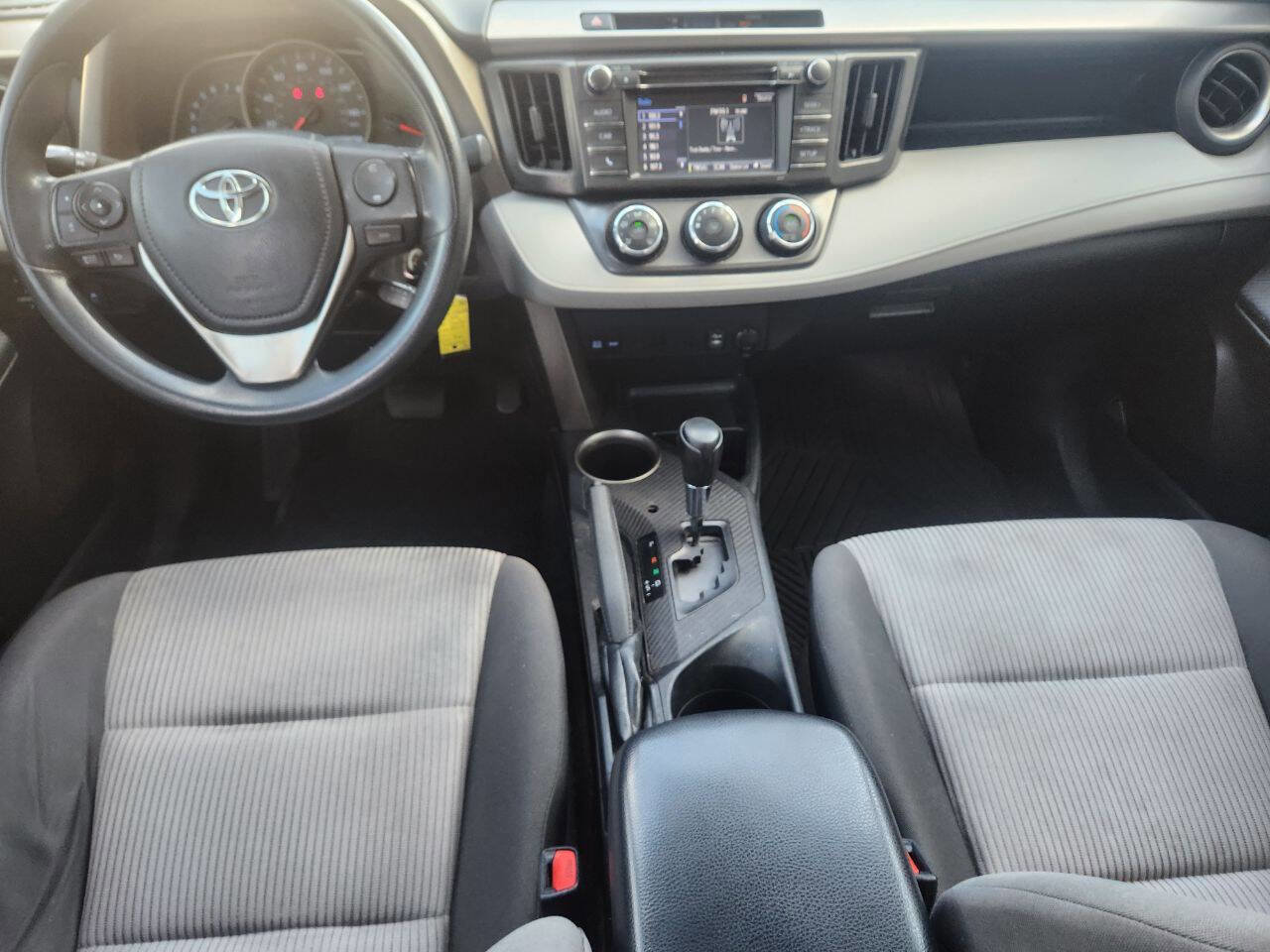 Used 2015 Toyota RAV4 LE FWD image 13