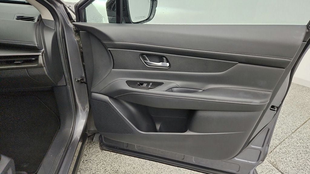 Used 2025 Nissan Murano SV AWD/4WD image 26