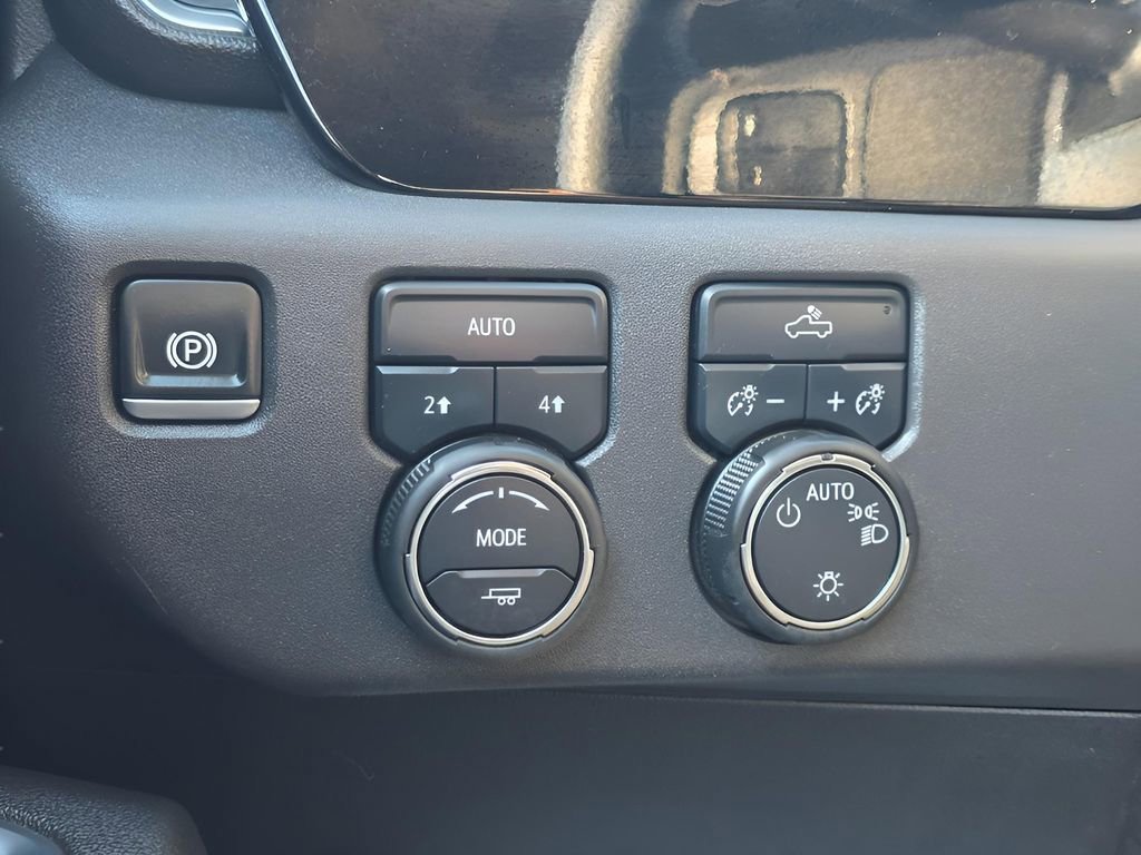 Used 2025 Chevrolet Silverado 1500 LT image 20