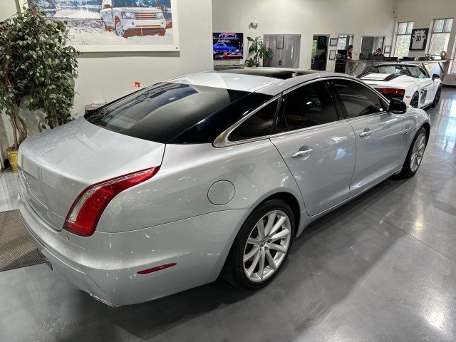 Used 2011 Jaguar XJ RWD image 2