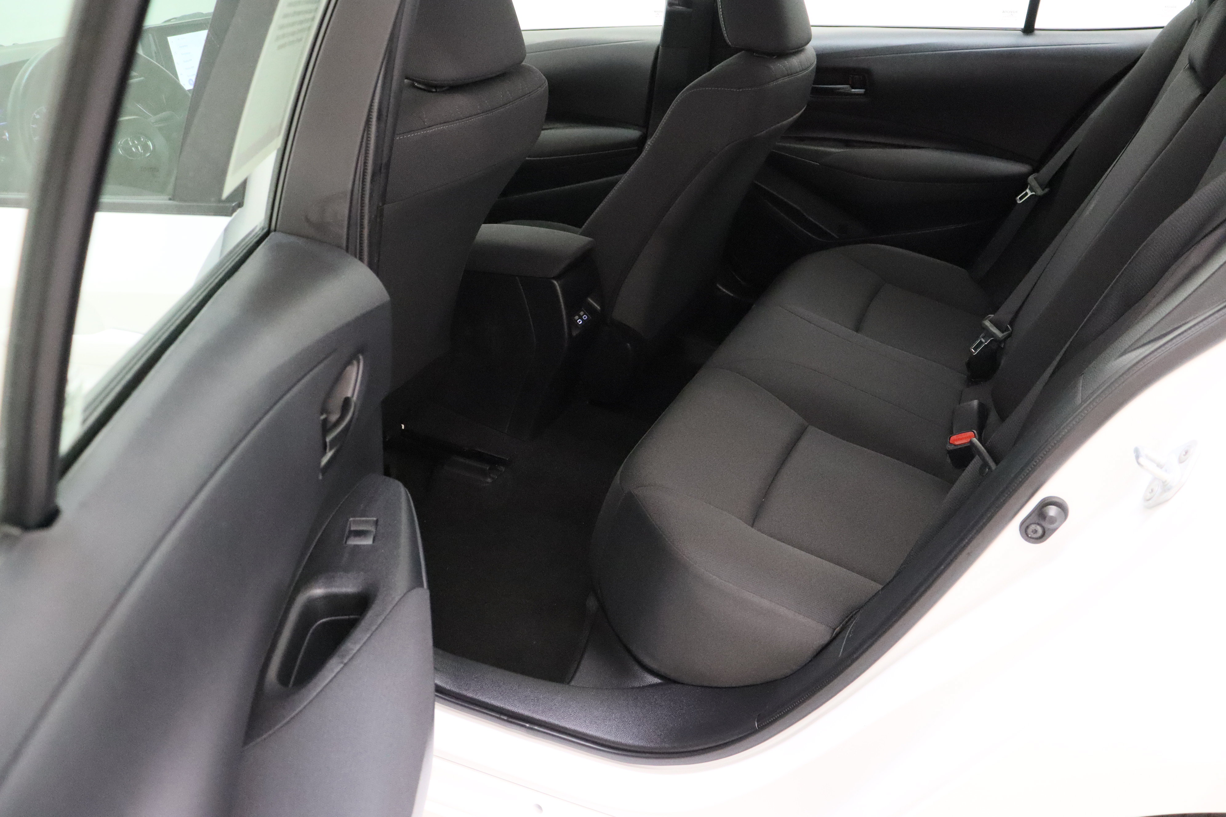Used 2025 Toyota Corolla LE FWD image 25