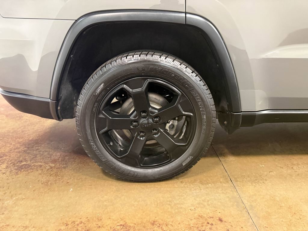 Used 2019 Jeep Grand Cherokee Laredo AWD/4WD image 90