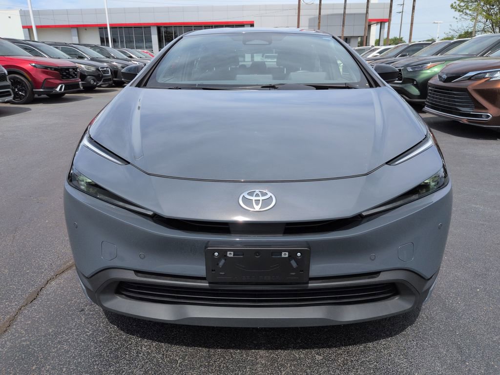 Used 2025 Toyota Prius LE FWD image 8