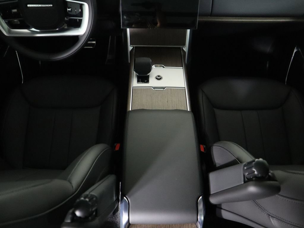 New 2025 Land Rover Range Rover Long Wheelbase SE image 17