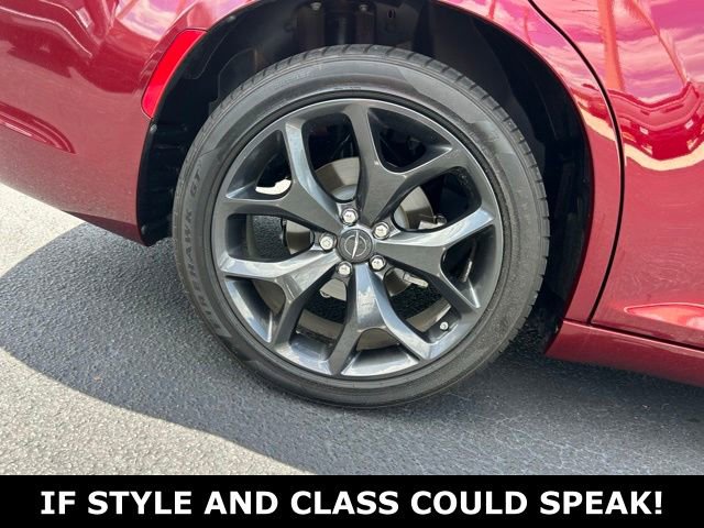 Used 2023 Chrysler 300 Touring w/ Sport Appearance Package RWD image 7