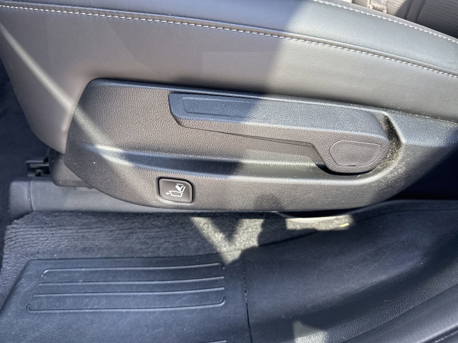Used 2025 Kia Sorento S w/ Panoramic Sunroof Package FWD image 17