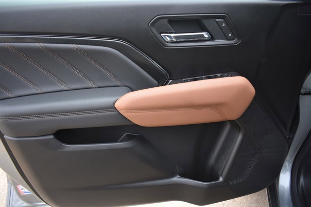 Used 2025 GMC Canyon AT4 image 12