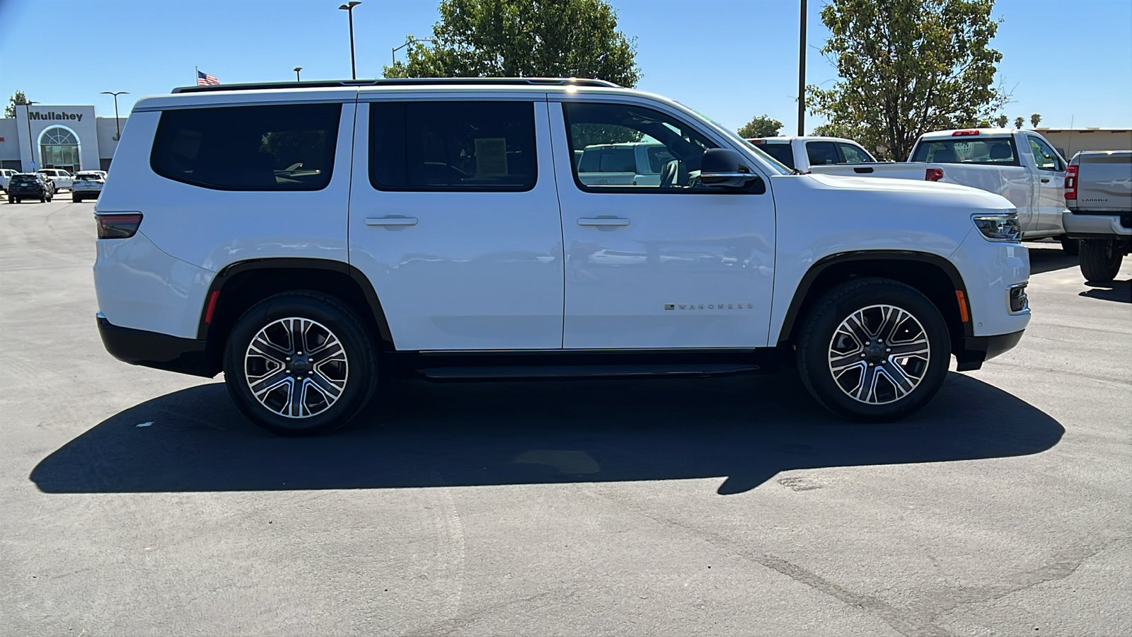 Used 2024 Jeep Wagoneer Series II AWD/4WD image 2