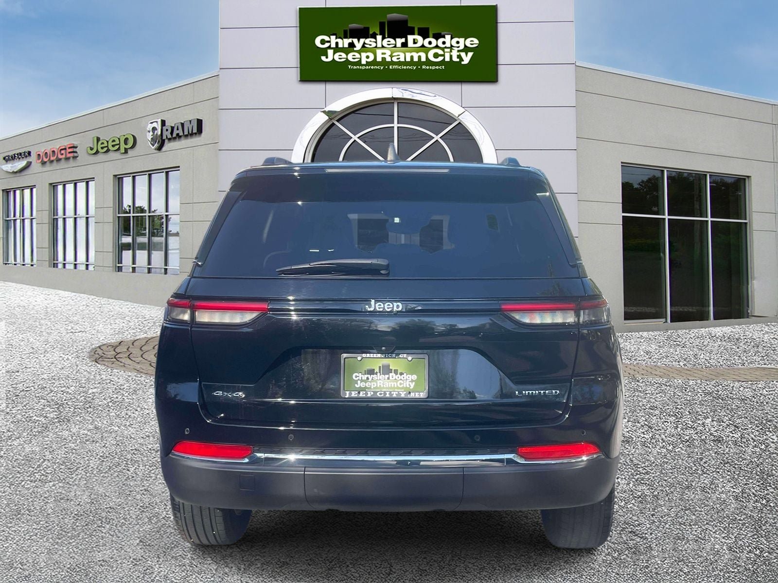 Used 2023 Jeep Grand Cherokee Limited AWD/4WD image 7