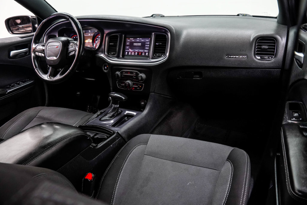 Used 2018 Dodge Charger SXT w/ Blacktop Package RWD image 21
