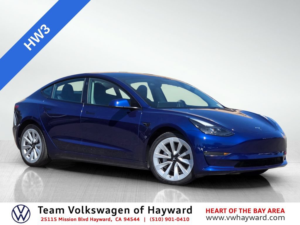 Used 2023 Tesla Model 3 Standard Range RWD image 1