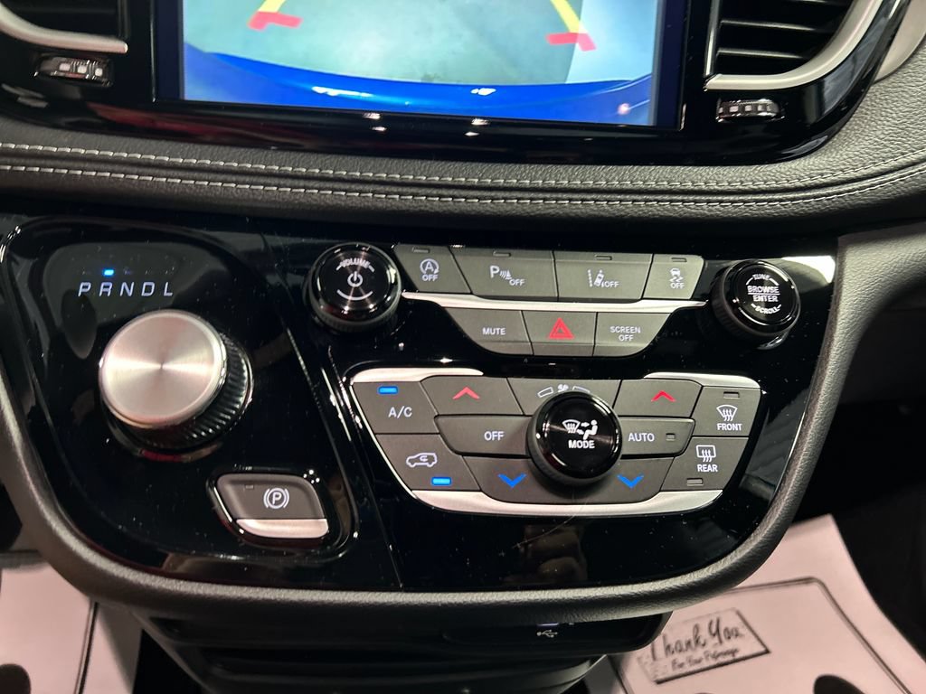 New 2027 Chrysler Pacifica Select FWD image 17