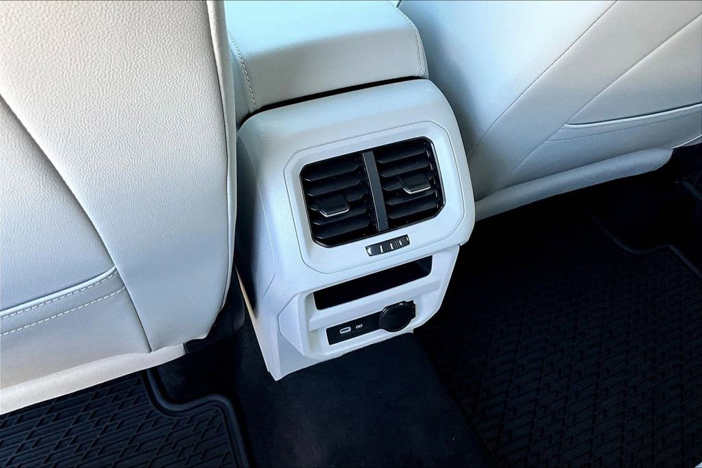 Certified 2024 Volkswagen Tiguan SE image 18