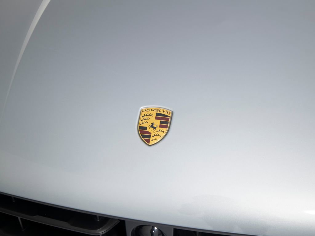 Certified 2025 Porsche Macan image 36