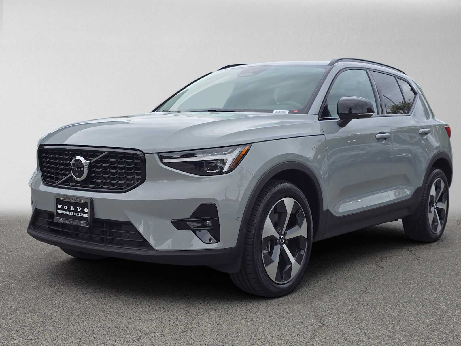 Used 2026 Volvo XC40 B5 Plus w/ Protection Package Premier AWD/4WD image 7