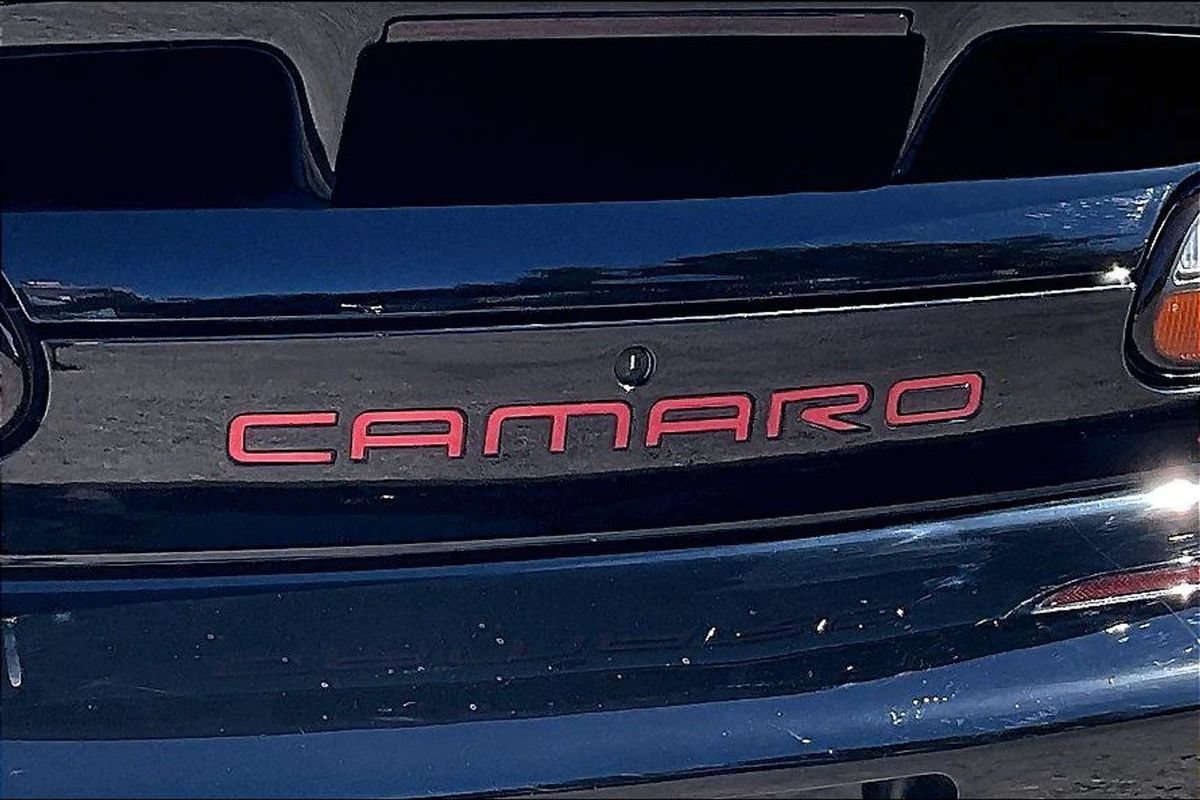 Used 2002 Chevrolet Camaro Z28 w/ SS Performance/Appearance Pkg RWD image 20