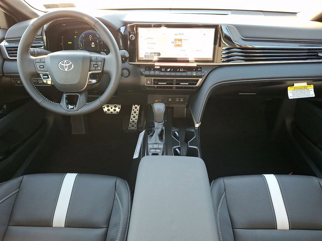 New 2026 Toyota Camry Hybrid FWD image 11