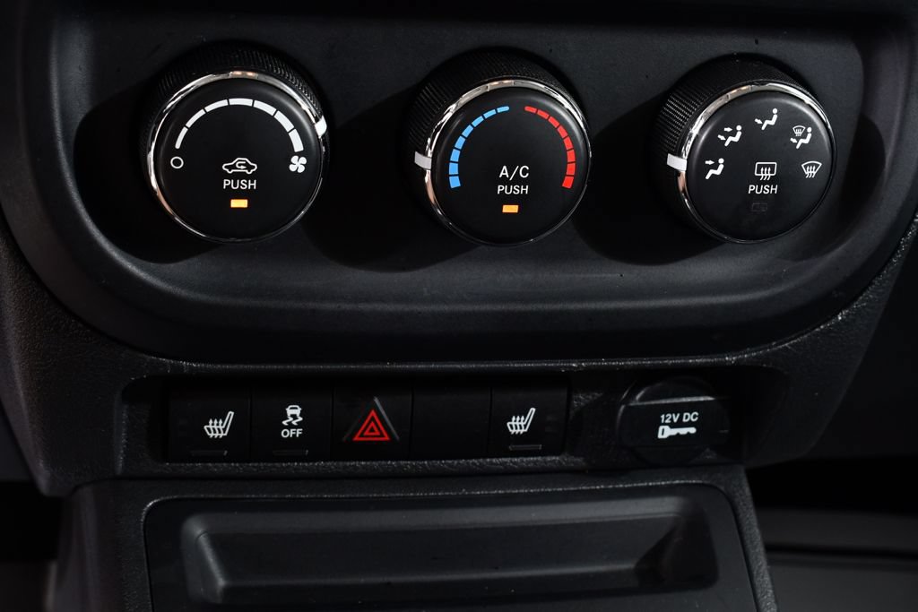 Used 2015 Jeep Patriot Latitude AWD/4WD image 30