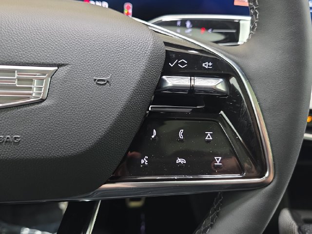 New 2027 Cadillac Optiq Luxury w/ LPO, Floor Liner Package AWD/4WD image 14