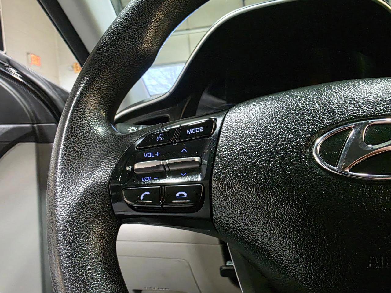 Used 2020 Hyundai Elantra SEL image 27