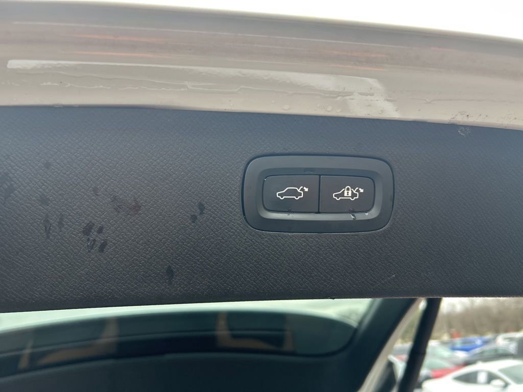 Used 2019 Volvo XC90 T6 Momentum w/ Advanced Package image 24