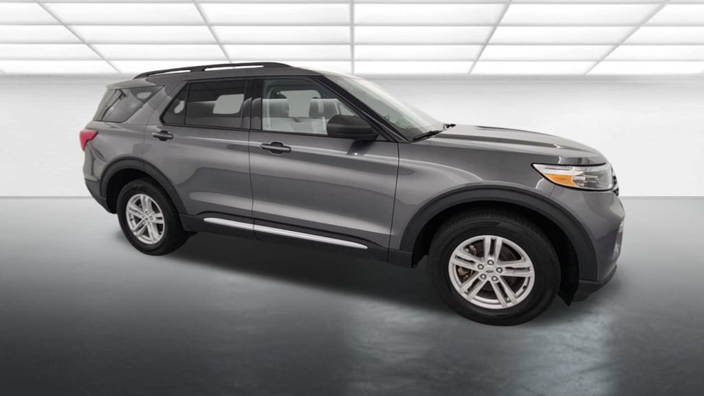 Used 2023 Ford Explorer XLT w/ Equipment Group 202A AWD/4WD image 9