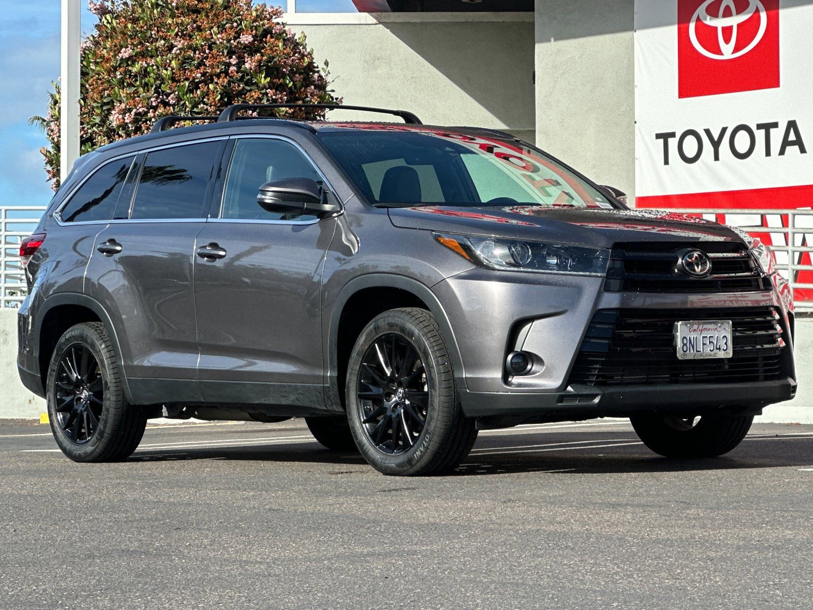 Used 2019 Toyota Highlander SE FWD image 8