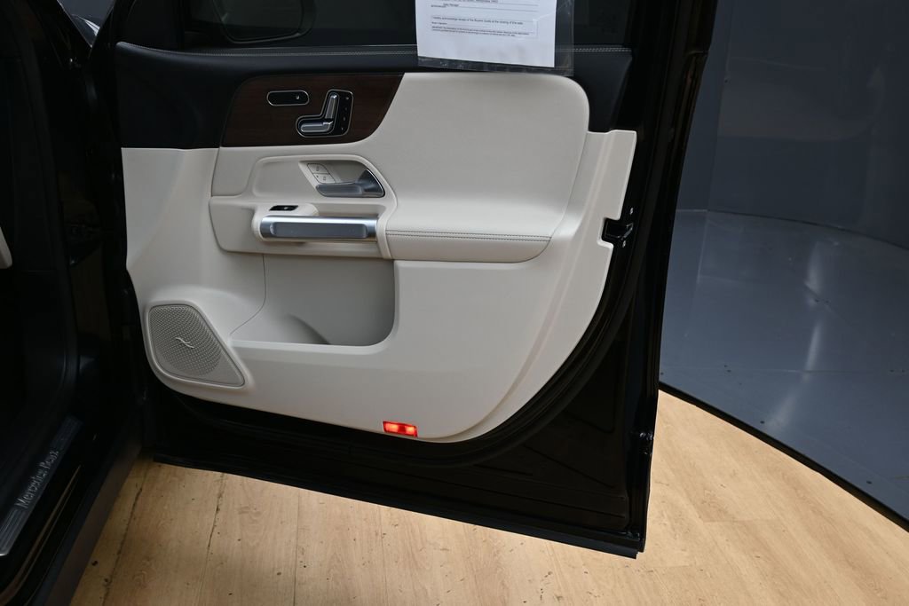 Used 2023 Mercedes-Benz EQB 300 4MATIC w/ Exclusive Package image 43