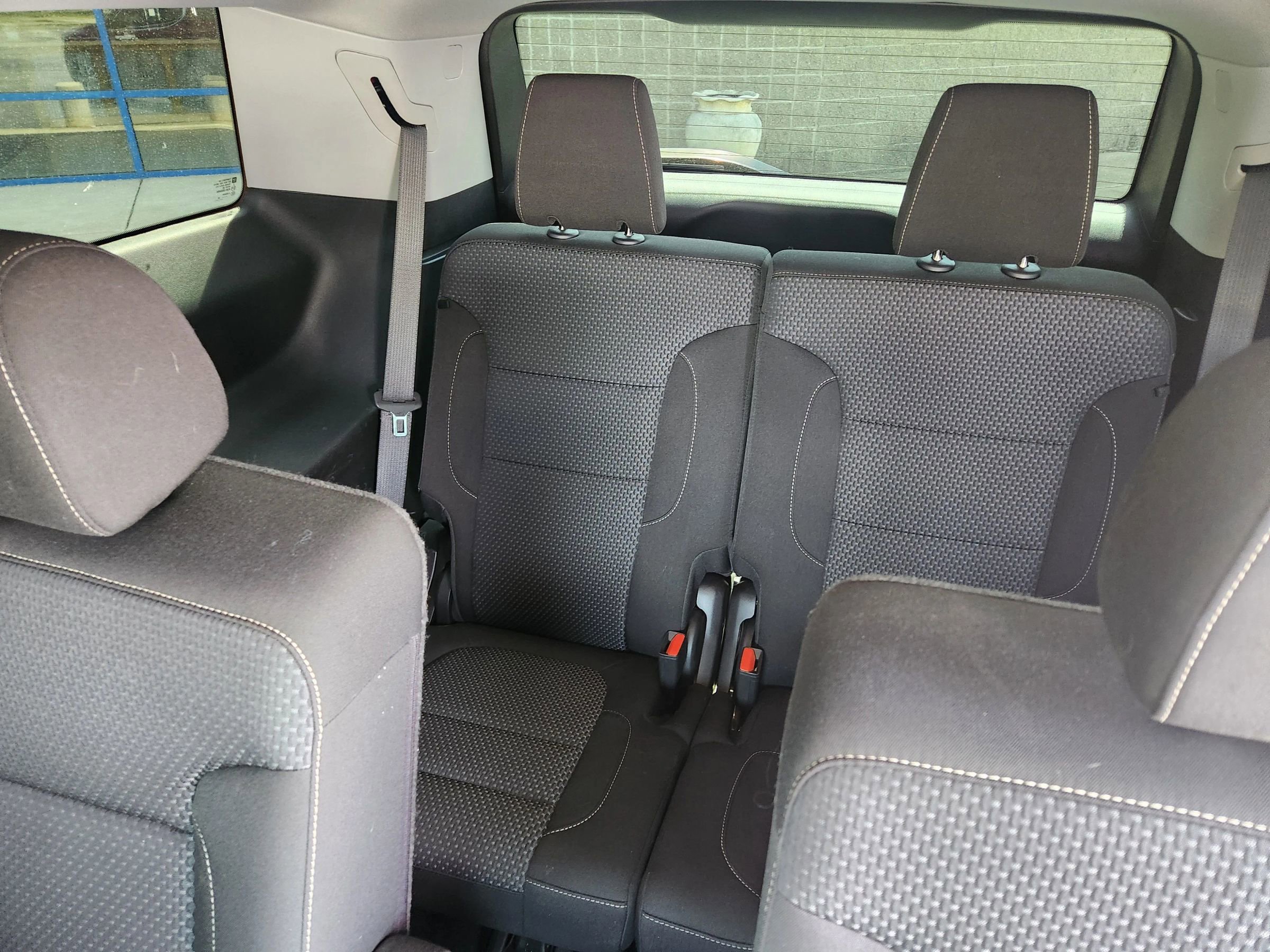 Used 2022 GMC Acadia SLE w/ Driver Convenience Package FWD image 9