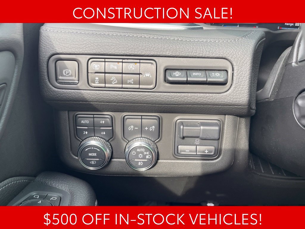 Used 2023 GMC Yukon Denali w/ Advanced Technology Package AWD/4WD image 39
