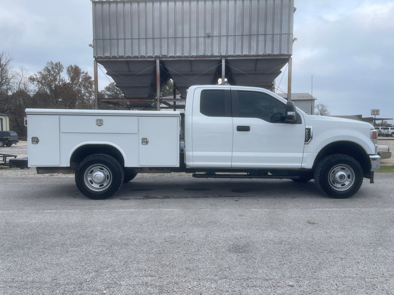 Used 2022 Ford F250 XL w/ Power Equipment Group image 7