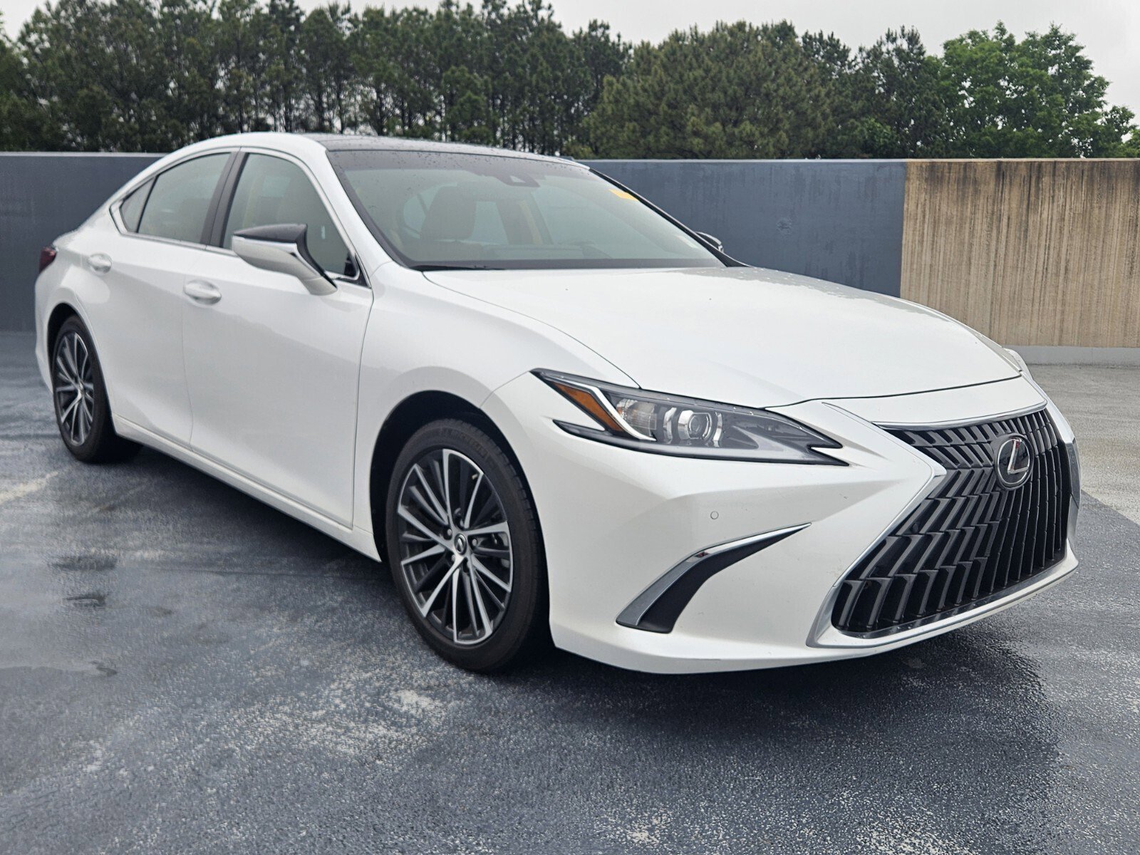 Certified 2025 Lexus ES 350 w/ Premium Package FWD image 2