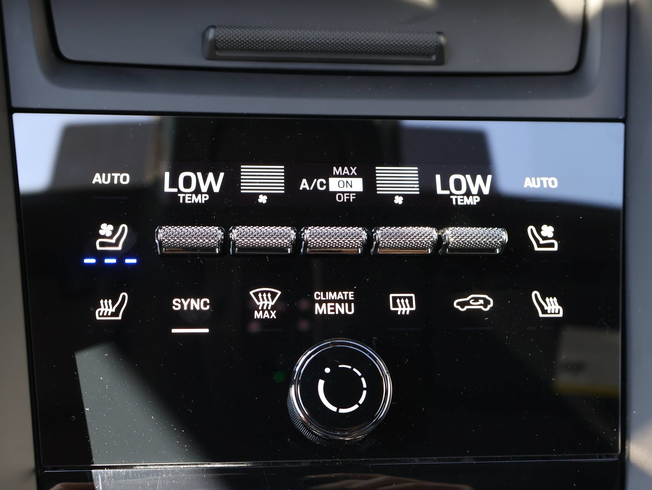 Certified 2025 Porsche Macan 4S Electric AWD/4WD image 26