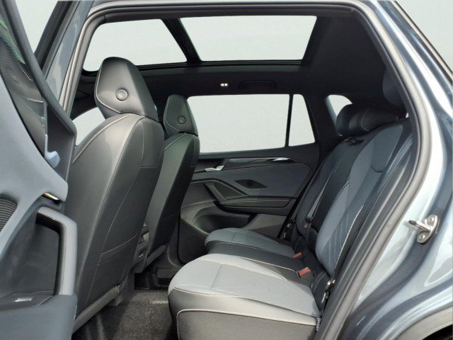 New 2026 Volkswagen Tiguan SE R-Line AWD/4WD image 11