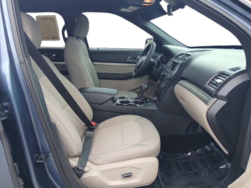 Used 2018 Ford Explorer XLT image 15