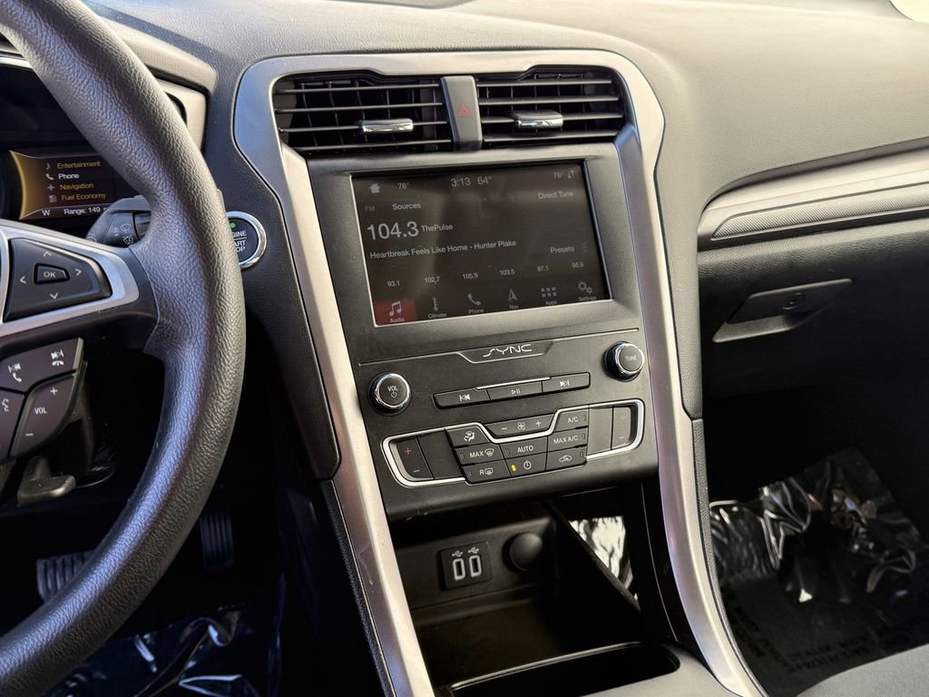 Used 2019 Ford Fusion SE image 25