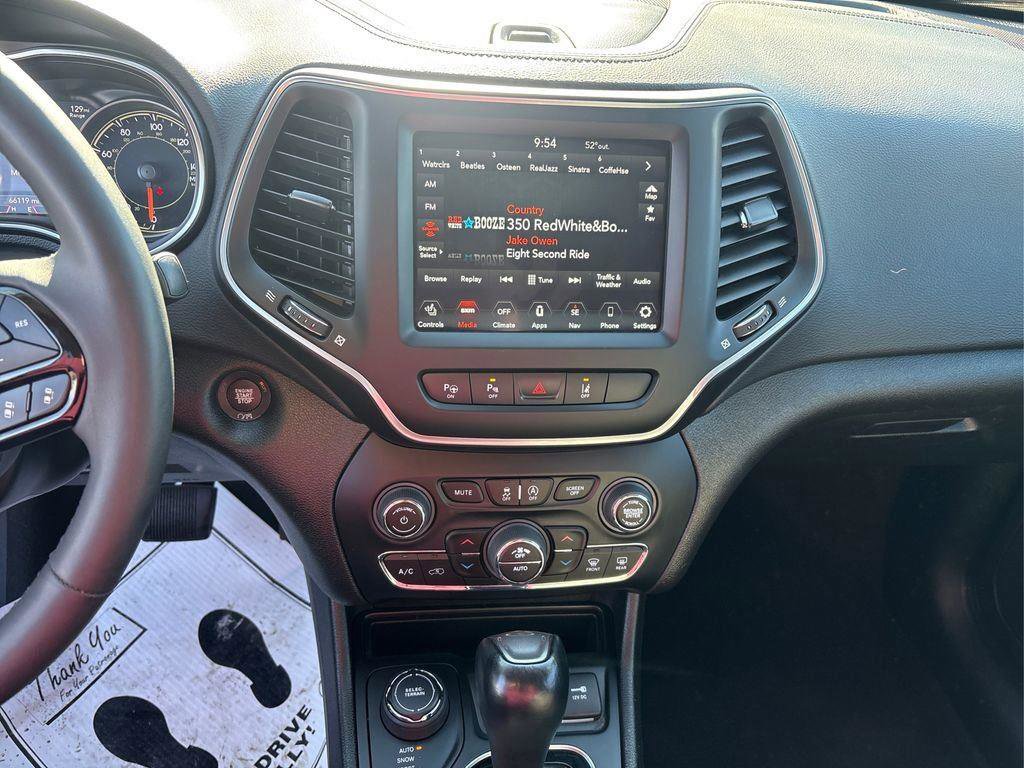 Used 2023 Jeep Cherokee Altitude Lux AWD/4WD image 16
