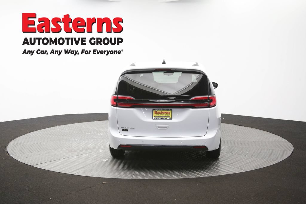 Used 2023 Chrysler Pacifica Touring-L FWD image 38