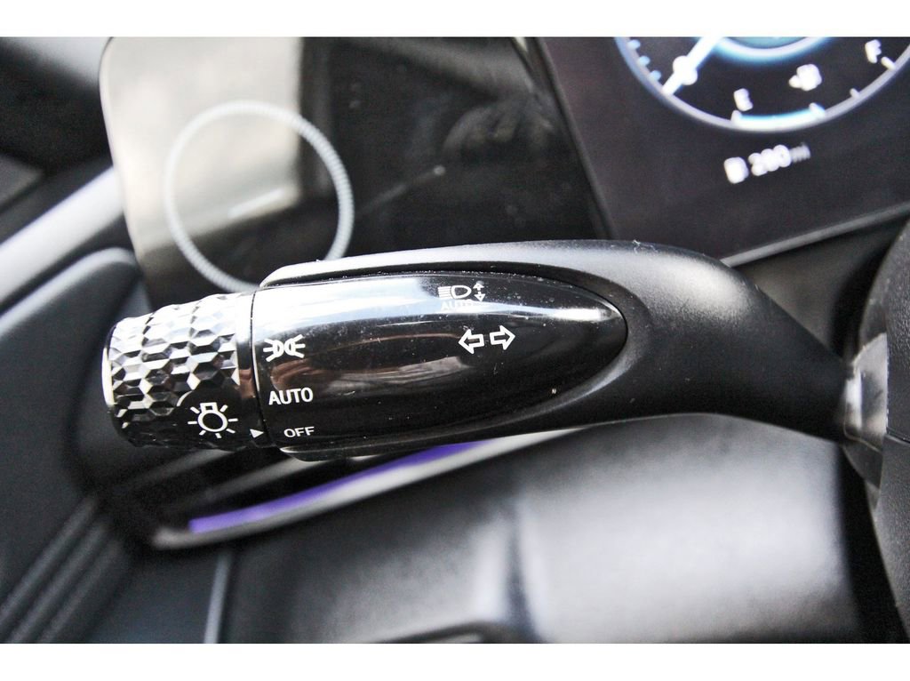 Certified 2025 Hyundai Elantra SEL image 17