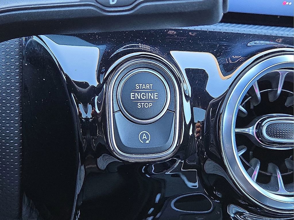 Used 2025 Mercedes-Benz CLA 250 image 32