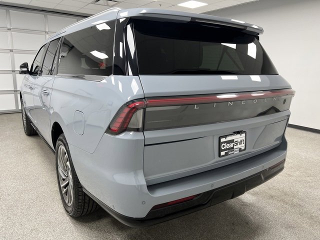 Used 2025 Lincoln Navigator L Reserve image 8