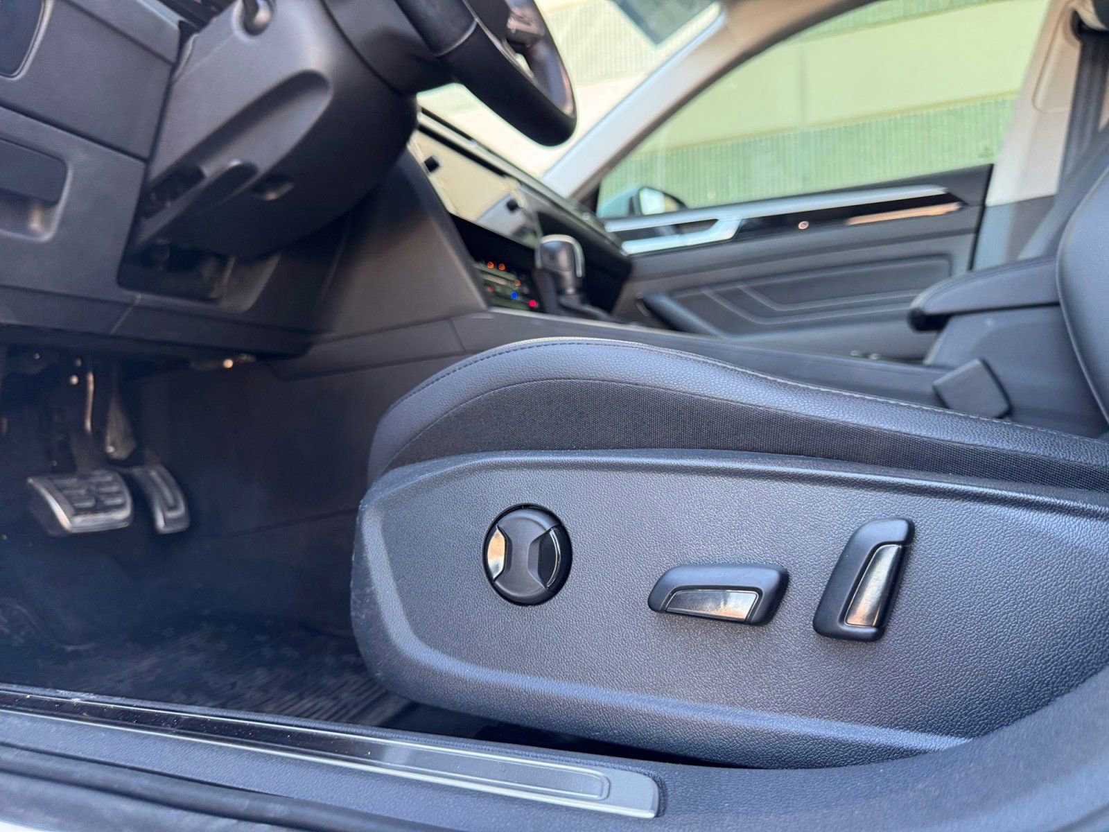 Used 2021 Volkswagen Arteon SE image 29