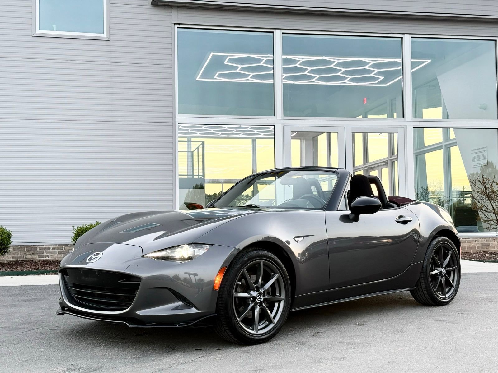 Used 2018 MAZDA MX-5 Miata Club image 9