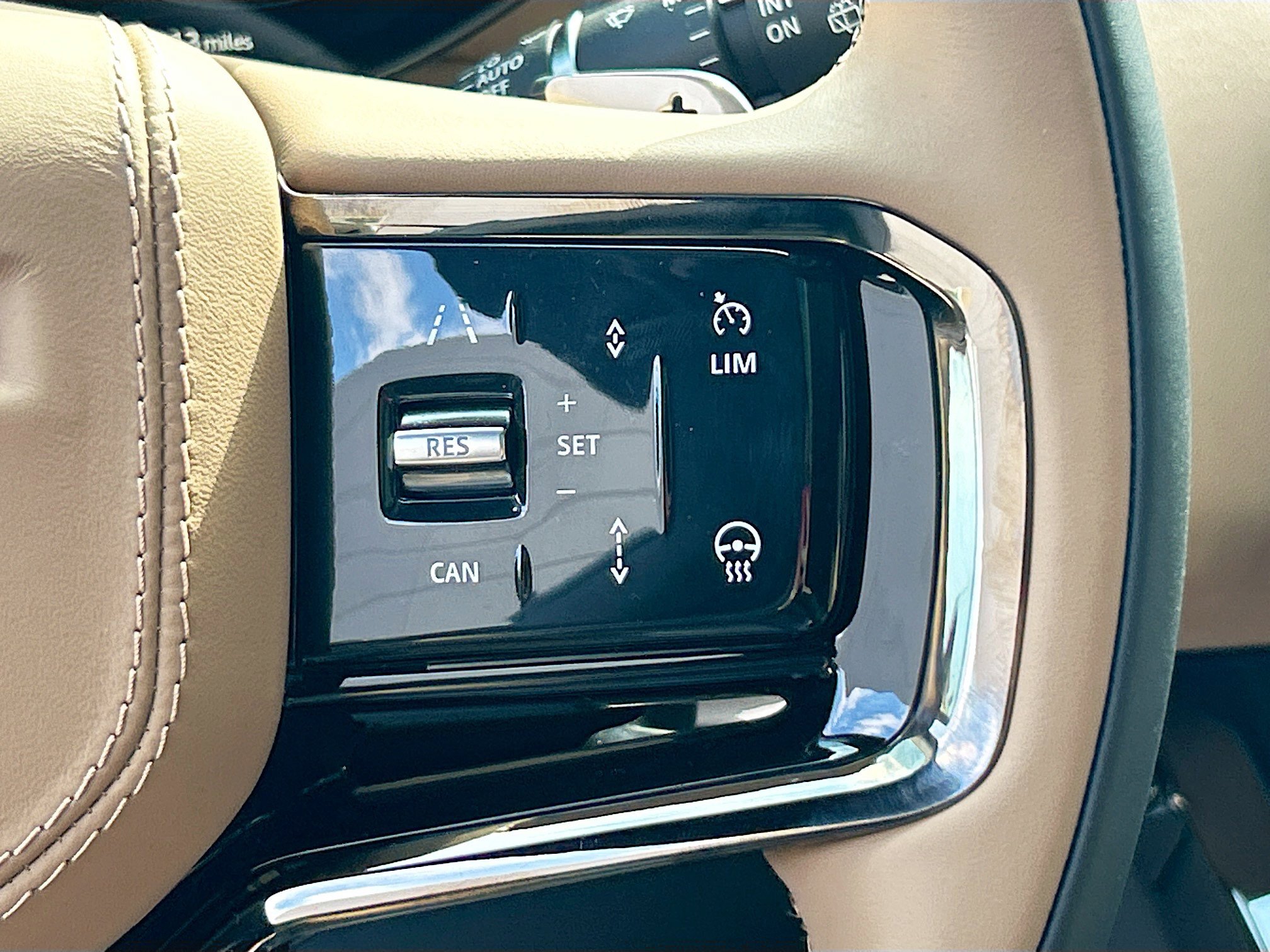 Used 2025 Land Rover Range Rover Sport Dynamic SE image 35