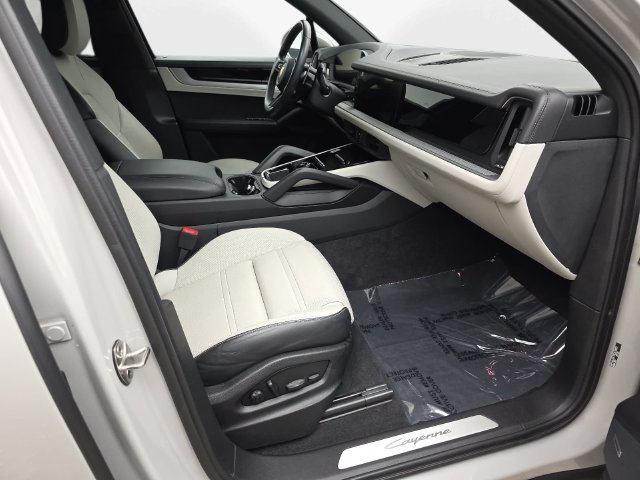 Used 2024 Porsche Cayenne AWD/4WD image 37